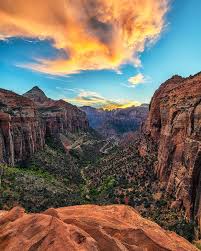 ZION CANYON OVERLOOK TRAIL- ONE MILE OUT AND BACK